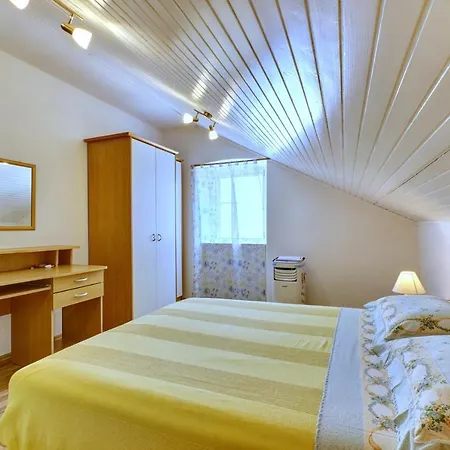 Dami Lägenhet Mali Lošinj