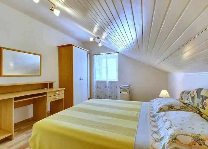 Dami Lägenhet Mali Lošinj